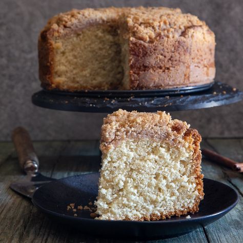 Sourdough Cinnamon Coffee Cake - Breads and Sweets Sourdough Coffee Cake Recipe, Sourdough Discard Recipe, Homemade Gravy For Biscuits, Sourdough Discard Recipes, Cinnamon Bread Easy, Recipe Using Sourdough Starter, Easy Breakfast Smoothies, Discard Recipe, Delicious Pizza Recipes