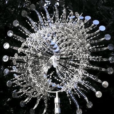 "Kinetic sculptor Anthony Howe creates abstract, organic sculptures from various metals and polymers." Anthony Howe, Organic Sculpture, Wind Art, Wind Sculptures, Kinetic Art, Kinetic Sculpture, Wind Power, Rural Area, Wind Spinners