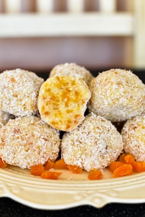 apricot balls on serving tray Apricot Balls Condensed Milk, Apricot Balls, Australian Recipes, Fun Foods To Make, Sweet Condensed Milk, Apricot Recipes, Snacks Easy, Condensed Milk Recipes, Australian Food