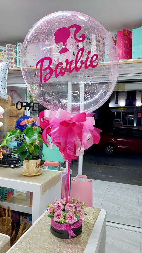 Barbie Balloon Centerpiece, Barbie Themed Centerpieces, Barbie Birthday Theme Ideas, Barbie Party Centerpieces, Barbie Table Decorations, Barbie Theme Party Ideas, Barbie Centerpieces Ideas, Barbie Centerpieces, Barbie Christmas Tree