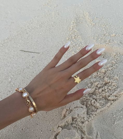 Clean Almond Nails, Beach Almond Nails, Cancun Nails, Bali Nails, Beach Vacation Nails, Beachy Nail Designs, Vacation Nails Beach, Seashell Nails, Beachy Nails