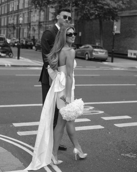 An Understatedly Chic and Beautiful Ceremony in London✨ Charlotte and Kieffer marked their 10th year together by exchanging vows in a heartfelt ceremony at the historic Old Marylebone Town Hall in London. With their families and beloved dog Bella around, the couple celebrated a legal union that set the stage for their lavish wedding in Rome, Italy. «We wanted our London legal ceremony to be a vibe and something we would look back at and remember. We loved this day, and it really showed that... Mejuri Rings, Old Marylebone Town Hall, Elopement Dresses, Marylebone Town Hall, Wedding In Rome, Elegant Engagement Photos, Lavish Wedding, Chelsea Wedding, Story Photography