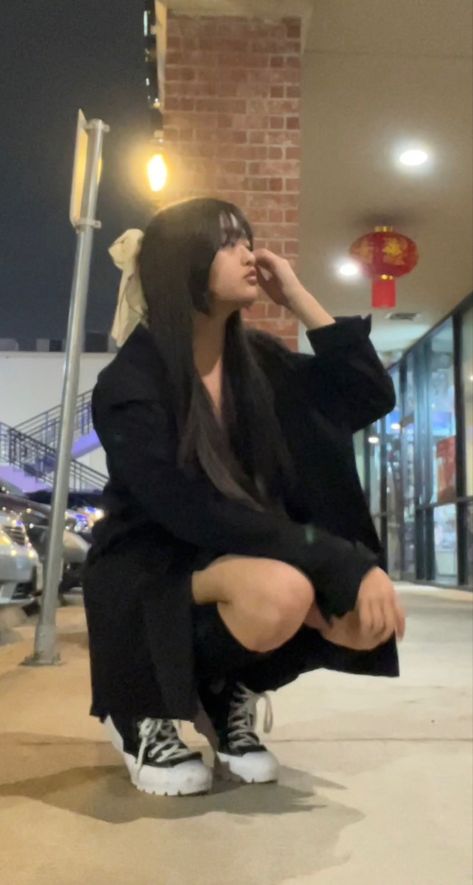 Full Body Side Profile Poses Drawing, Side View Full Body Reference, Squatting Down Pose Reference, Asian Squat Pose Reference, Person Squatting, Asian Squat Pose, Shy Girl Posing Reference, Shy Girl Posing, Squatting Pose Reference