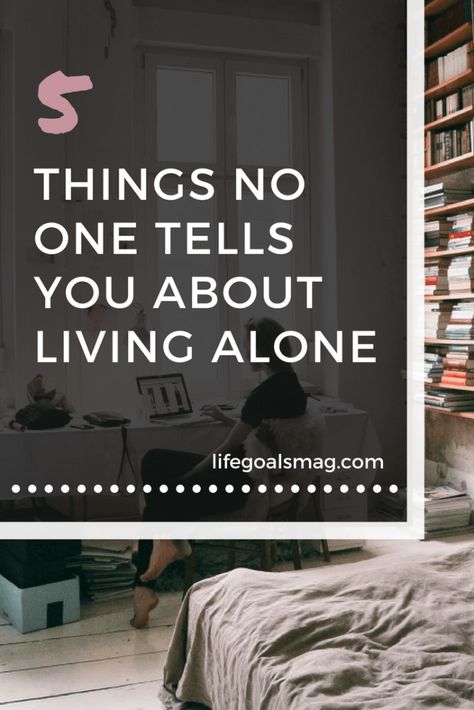 what it's really like to live alone. tips for making the best of apartment living by yourself Modern Rustic Home Office, Living By Yourself, Traditional Home Decor Ideas, Single Girl Apartment, Living Alone Tips, Apartment Safety, Happiness Goals, First Apartment Tips, Apartment Tips