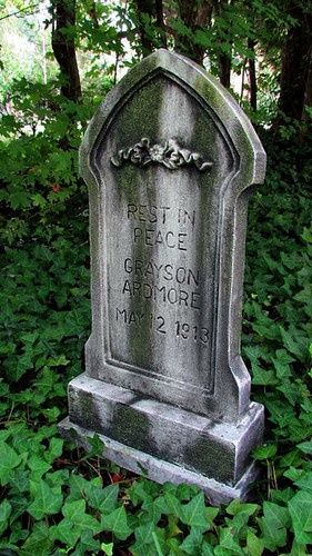 Halloween Headstone, Tombstone Diy, Halloween Gravestones, Halloween Cemetery, Halloween Forum, Halloween Graveyard, Last Halloween, Halloween Tombstones, Halloween Store