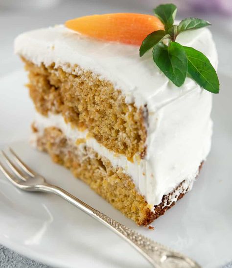 Nut Free Desserts, Carrot Cake Recipe Easy, Moist Carrot Cakes, Easy Carrot Cake, Cake Liner, Best Carrot Cake, Fruitcake Recipes, Nut Recipes, Carrot Cake Recipe