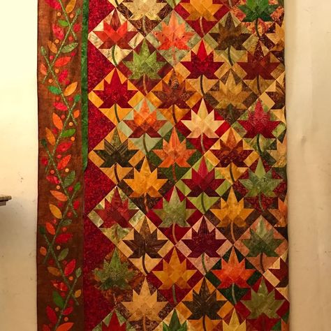 Maple Leaf Quilts Autumn Leaves, Leaf Quilts Designs, Maple Leaf Quilts, Autumn Leaf Quilt, Maple Leaf Quilt Pattern, Applique Borders, Leaf Quilts, Maple Leaf Quilt, Autumn Quilts