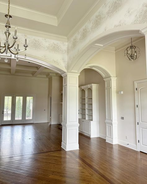 Always high ARCHeiving for our client! Custom curved millwork for these archways brought them to life in this newly purchased home 😍😍 #millwork #nashvillemillwork #design #nashvilledesign #customcabnetry #nashvillearchitecture Room With Archway, Home Arches, Curved Archway In Home, Archway Molding, Archways In Homes, Arch Doorway, Interior Columns, Cedar Homes, White Doors