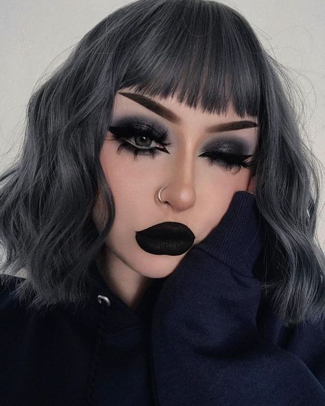 𝑨𝒎𝒃𝒆𝒓⁷ on Instagram: “blue & grey 🌧 had bts’ new album on while doing my makeup so this look is pretty much inspired by that lol i’ve also never winked in pics…” Aesthetic Makeup Wallpaper, Classic Hybrid Lashes, Baby Braid Styles, Natural Glam Bridal Makeup, Black Eyeshadow Makeup, Valentine Day Aesthetic, Glam Bridal Makeup, Maquillage Goth, Wallpaper Makeup