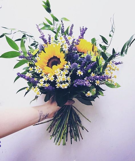 Bridal Bouquet Sunflower, Small Private Wedding, Bouquet Sunflower, Sunflower Bridal Bouquet, Purple Bridal Bouquet, Sunflower Themed Wedding, Sunflower Wedding Bouquet, Bridal Sunflowers, Sunflower Bouquet