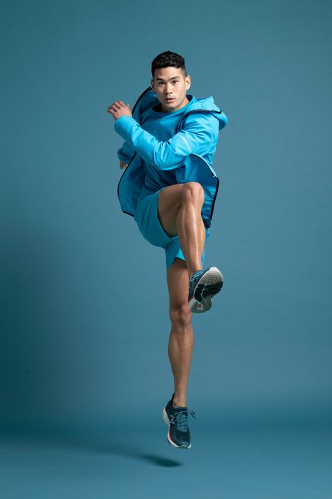 Sporty Poses, Sportswear Photoshoot, Orange Moodboard, Sports Photoshoot, Running Pose, Sport Style Men, Male Reference, Pose Model, Gym Wear Men