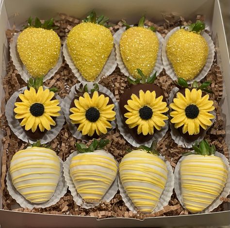 Bumble Bee Chocolate Strawberries, Bumble Bee Strawberries, Bee Strawberries Chocolate, Bee Chocolate Covered Strawberries, Yellow Chocolate Covered Strawberries, Bee Strawberries, Sunflower Chocolate, Easter Strawberry, Treat Business