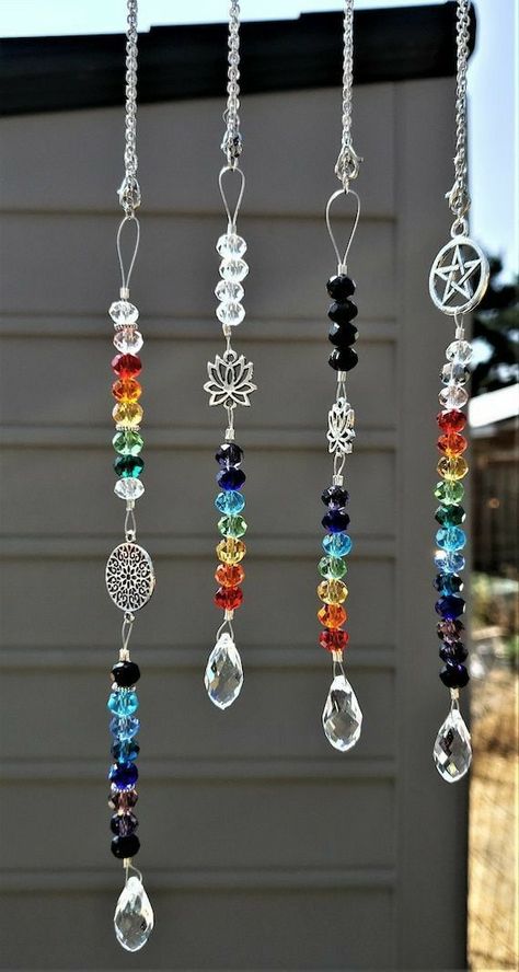 Things You Can Make With Beads, Diy Suncatchers Crystals, Bead Suncatcher Diy, Bead Crafts For Adults, Things To Do With Beads, Things To Make With Beads, Sun Catchers Diy, Yard Decoration Ideas, Suncatchers Diy