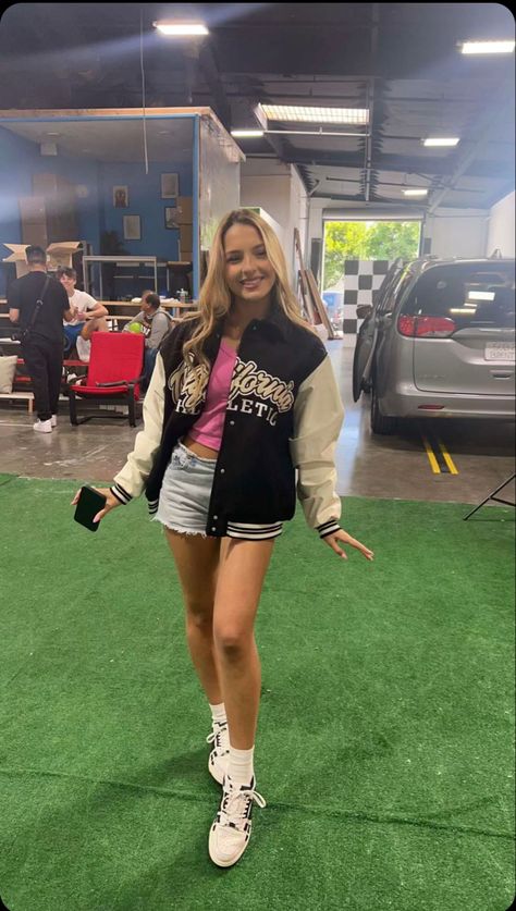 Lexi Rivera Fashion, Lexi Rivera Pictures, Lexi Rivera Outfits Jeans, Lexy Rivera, Lexi Rivera Instagram Story, Lexi Rivera Instagram Photos, Lexi Rivera, College Beauty, Hair Inspired