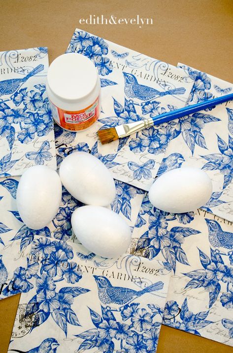 How to Create French Style Easter Eggs with Decoupage Easter Egg Projects, Spring Easter Crafts, Easter Egg Crafts, Easter Inspiration, Easter Eggs Diy, Easter Projects, Easter Decorations Vintage, Egg Crafts, Easter Decorations Kids