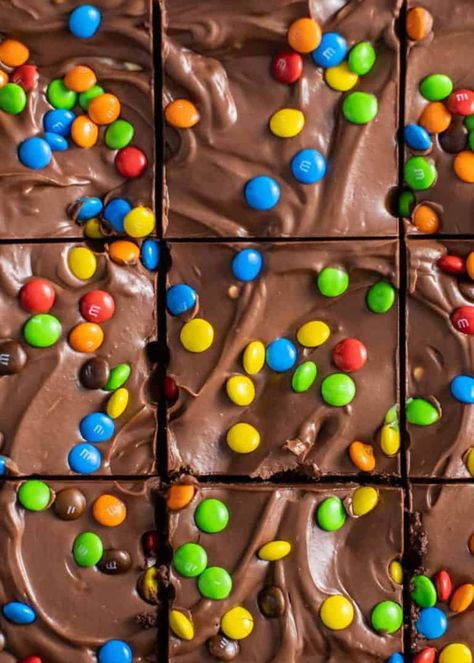 Chocolate Cosmic Brownies - The Scranline Ideas For Brownies, Double Chocolate Chip Muffins, Icing Chocolate, Chocolate Fudge Cookies, Nestle Chocolate, Cosmic Brownies, School Cake, Fudge Cookies, Types Of Candy