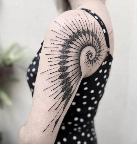 Freehand Fibonacci spiral and fractal leave shapes for my friend and tattoo artist @julianayamaguchi.tattoo 🌿… | Instagram Geometric Spiral Tattoo, Fibanocci Spiral Tattoos, Fibonacci Fern Tattoo, Fibonacci Tattoo Design, Fibinocci Tattoo, Expanding Tattoo, Fibonacci Sequence Tattoo, Spiral Tattoo Shoulder, Fibanocci Sequence Tattoos