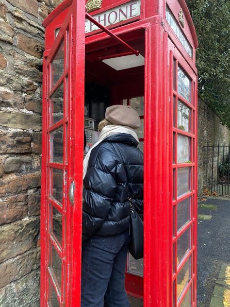 England Student Aesthetic, Exchange Student Europe, Exchange Student Aesthetic London, Foreign Exchange Student Aesthetic, Exchange Student Aesthetic, Pant Aesthetic, Dior Nike, Oxford Student, Foreign Exchange Student