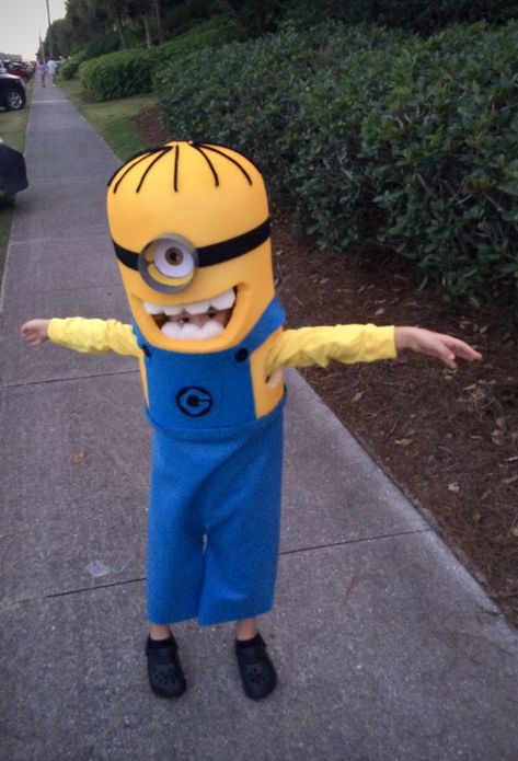 DIY costume Minions Costume Diy, Minions Costume, Costume Meme, Diy Minion Costume, Minion Costume, Diy Minions, Minion Halloween, Eye Socket, Minion Costumes