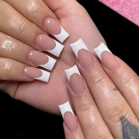 Nails For 7th Grade, Medium French Tip Acrylic Nails, White Tip Acrylic Nails, Fly Nails, Kylie Nails, French Tip Acrylics, White Tip Nails, Opal Nails, Green Acrylic Nails