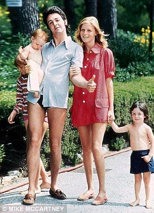 Paul & Family Beatrice Mccartney, Linda Eastman, Paul Mccartney Beatles, Beatles Girl, Paul Mccartney And Wings, Paul And Linda Mccartney, Life In Pictures, Beatles Photos, John Lennon Beatles