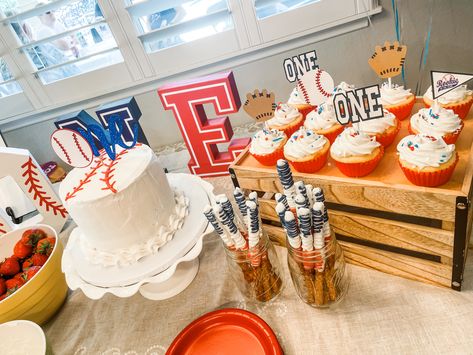 Rookie Year Cupcakes, Rookie Of The Year Cupcakes, Themed One Year Old Birthday, Rookie Of The Year First Birthday Cake, Rookie Of The Year Cake, Baseball Smash Cake, Baseball Theme Birthday, One Year Old Birthday, First Birthday Cupcakes