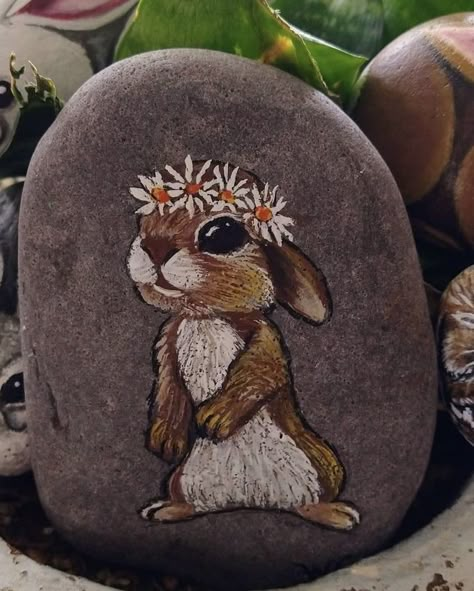 Stone Art Easter, Rabbit Pebble Art, Rabbit Rock Painting Ideas, Rabbit Stone Painting, Stone Art Dog Painted Rocks, Bunny Watercolor, Easter Paintings, Rock Painting Tutorial, Acrylic Art Projects