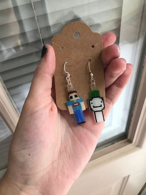 Minecraft Jewelry, Alt Jewelry, Minecraft Outfits, Pride Earrings, Minecraft Room, Minecraft Crafts, Minecraft Skin, Funky Jewelry, Dream Team