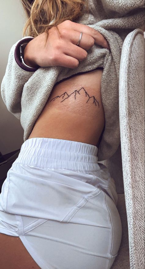 Tattoo Ideas Female Sleeve Minimalist, Mountain Tattoos For Women Ribs, Western Tattoo Inspiration, Western Aesthetic Tattoo Ideas, Cute Tattoos Country, Simplistic Western Tattoos, Simple Above Knee Tattoos Women, Women’s Nature Tattoos, Heading South Tattoo