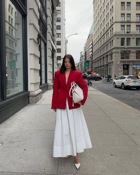 White Skirt Winter, Blazer And Skirt Outfits, Red Blazer Outfit, Nyc Fall Outfits, Red And White Outfits, Denim Skirt Trend, White Skirt Outfits, White Long Skirt, White Midi Skirt