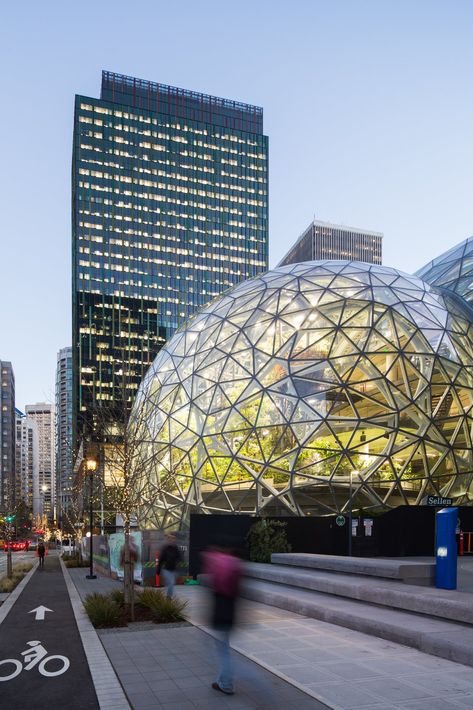 Meet Downtown Seattle's Newest Landmark: The Amazon Spheres - Photo 3 of 8 - The structural steel was then shipped to the site and assembled by the ironworkers crew. Thanks to the exacting fabrication process, all the components fit together almost perfectly, with very few adjustments necessary. Amazon Spheres, Pikes Place, Seattle Photography, Guiyang, Seattle Travel, Sleepless In Seattle, Seattle City, Brand Moodboard, Lake Union