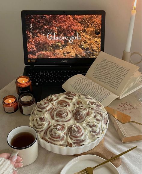 Cinnamon Astetic, Autumn Lifestyle Aesthetic, Fall Cinnamon Rolls Aesthetic, Fall Moodboard Aesthetic, Autumn Morning Aesthetic, Early Autumn Aesthetic, Cinnamon Roll Aesthetic, Early Fall Aesthetic, Cinnamon Rolls Aesthetic