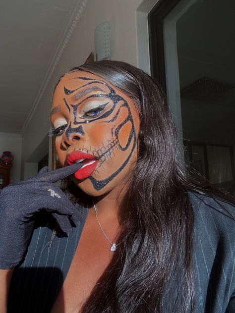 Skull Makeup Black Women, Skeleton Rhinestone Makeup, Skeleton Makeup Step By Step, Skeleton Glam Makeup, Skeleton Makeup Black Woman, Hot Skeleton Makeup, Halloween Makeup Looks Black Women, Glitter Skeleton Makeup, Skull Makeup Half Face