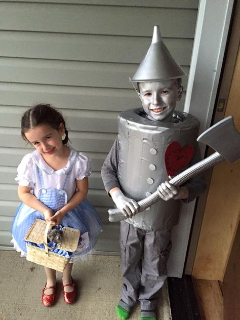 My friend Steacy is so talented. Dorothy and the Tin Man costume. Tin Man Halloween Costume, Tin Man Halloween, Tin Man Costume, Man Halloween Costume, Tin Man Costumes, The Tin Man, Halloween 23, Tin Man, Family Pictures