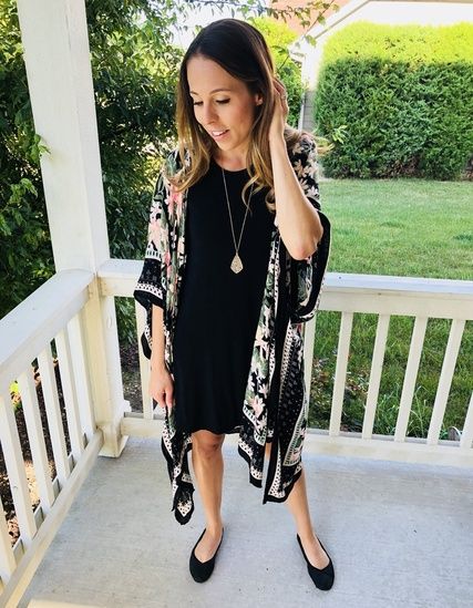 Kimono Over Black Dress, Black Dress With Kimono, Kimono With Dress, Dress And Kimono Outfit, Dress Up A Black Dress, Black Dress For Summer, Tee Shirt Dresses, Trip Fashion, Inverted Triangle Outfits