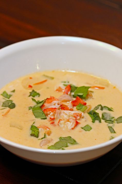 Crab Coconut Thai Soup next week!!! Coconut Thai Soup, Crab Meals, Khmer Recipes, Holiday Soup, Basil Shrimp, Crab Soup Recipes, Lobster Soup, Seafood Soups, Lobster Bisque Soup