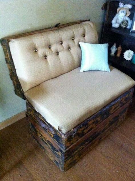 How To Decorate With Vintage Accents Trunk Bench, Trunk Ideas, Old Trunks, Old Chest, Vintage Trunks, Steamer Trunk, Redo Furniture, Repurposed Furniture, Bench With Storage