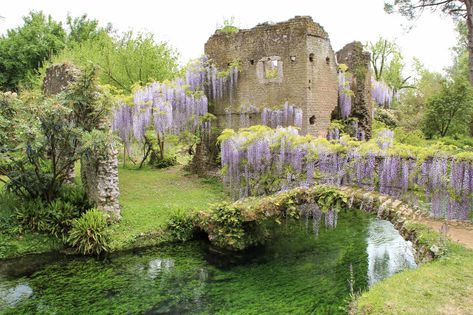 Italian Garden Aesthetic, Garden Of Time, Fioli Gardens, Garden Ruins, Italy Garden, Medieval Garden, Town Garden, Old Garden, The Secret Garden