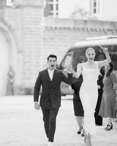 Married In Vegas, Louis Vuitton Dress, Second Wedding Anniversary, Provence Wedding, Travis Barker, Demi Moore, France Wedding, Joe Jonas, Sophie Turner