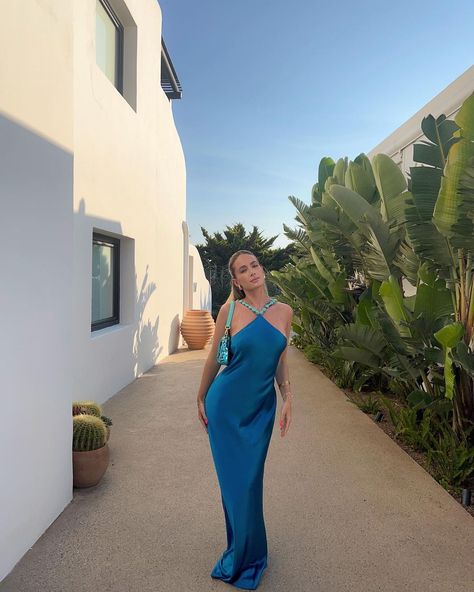 Sophia Tuxford, Blue Wedding Guest Dresses, Soft Feminine Outfits, Chic Evening Dress, Feminine Outfits, Beach Wedding Guest Dress, Long Blue Dress, Vacay Outfits, Soft Feminine