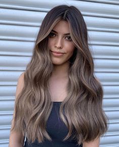 Brown Hair Inspiration, Beige Hair, Hair Color Brown, Brown Hair Inspo, Brunette Hair With Highlights, Brown Hair With Blonde Highlights, Brunette Balayage Hair, Caramel Highlights, Brown Hair Balayage