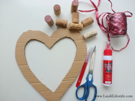 Cork Heart, Wine Cork Diy Projects, Cork Diy Projects, Cork Crafts Christmas, Wine Cork Wreath, Wine Cork Diy Crafts, Wine Cork Projects, Cork Wreath, Cork Crafts Diy