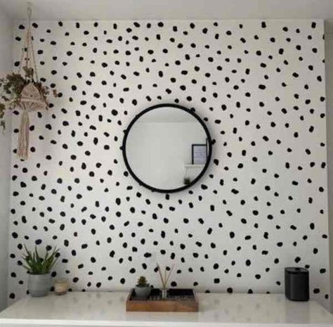 The Cosmic Meaning of Polka Dots and How to DIY Them (Yayoi Kusama) - Improvised Life Free Decorating Ideas, Potato Printing, Diy Fans, Polka Dot Walls, Diy Fan, Update Your Home, Yayoi Kusama, Interior Trend, Clever Diy