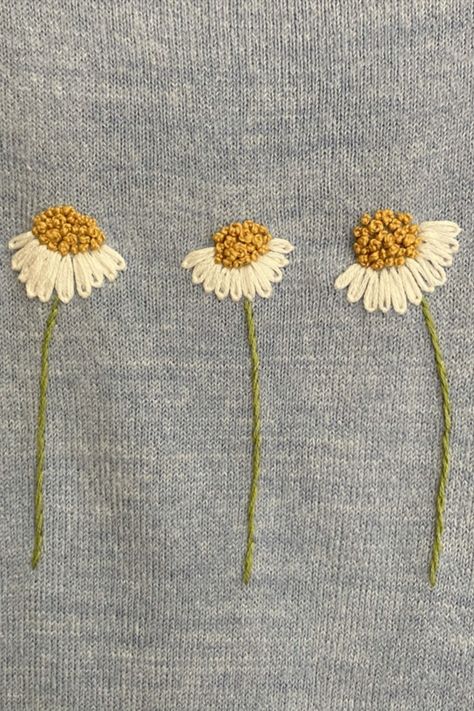 Visible Mending Flower, Jumper Embroidery Ideas, Simple Embroidered Flowers, Embrodiary Design Easy, Sleeve Embroidery Designs, Things To Embroider On, Simple Embroidery Ideas, Things To Embroider, Delicate Embroidery Design