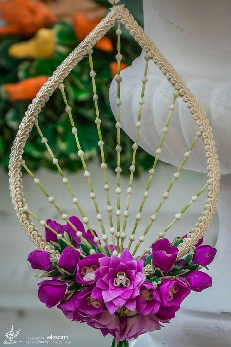 flower arrangaments Fresh Flower Jewelry, Wedding Gift Pack, Diy Wedding Backdrop, Flora Design, Flower Decorations Diy, Creative Flower Arrangements, Modern Flower Arrangements, Plate Decor, Fresh Flowers Arrangements