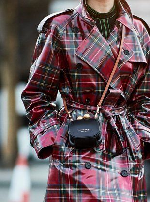 Caroline Daur, Rainwear Girl, Green Raincoat, Rubber Raincoats, Rainwear Fashion, Simple Frocks, Micro Bags, Jenna Louise Coleman, Pvc Raincoat