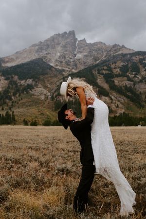 Wyoming Elopement, Elopement Pictures, Wyoming Wedding, Couples Inspiration, Wyoming Weddings, Fall Elopement, How To Elope, Couples Pictures, Looks Country