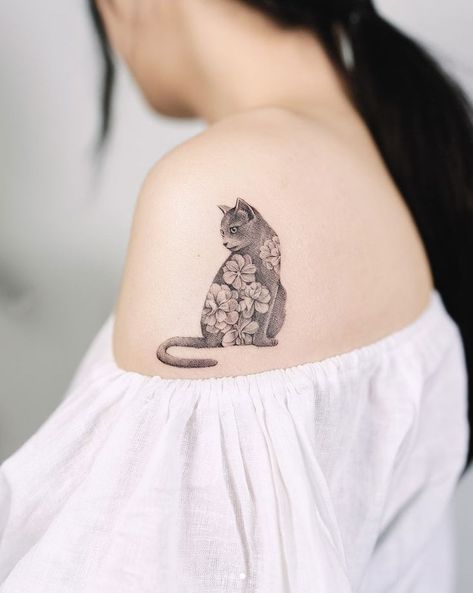 A Cat Tattoo, Small Animal Tattoos, Cat Tattoo Ideas, Shape Tattoo, Muster Tattoos, Cat Tattoo Designs, Cute Small Tattoos, Small Tattoo Designs, Best Cat