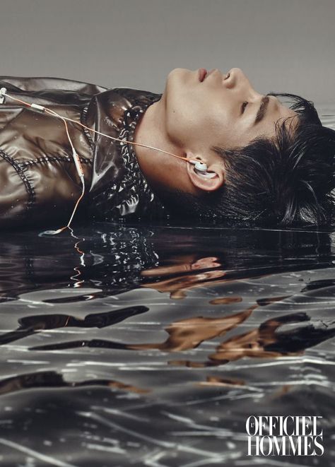 Water Reflection Photography, Beach Fashion Shoot, Shoes Fashion Photography, Fashion Poster Design, Under The Water, Mens Photoshoot Poses, Conceptual Fashion, Style Korea, Photoshoot Themes