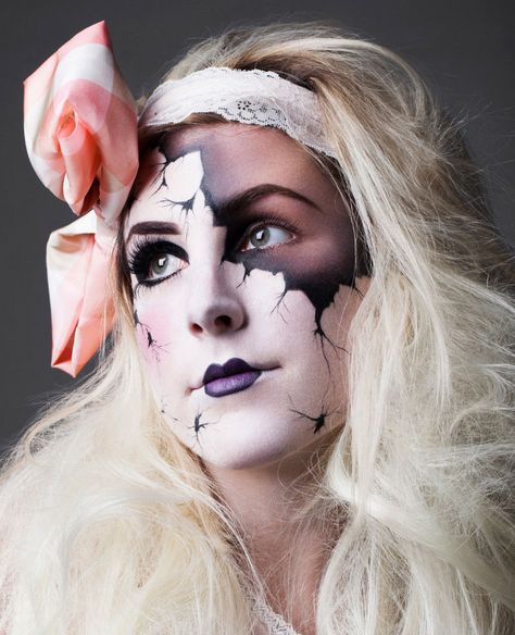 ✭ Broken Doll Makeup, Halloween Schminke, Fantasy Make-up, Halloween Make-up Looks, Makeup Toys, Cool Halloween Makeup, Broken Doll, Special Fx Makeup, Theatrical Makeup